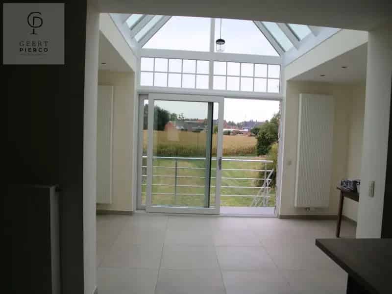 Prachtig gerenoveerde rijwoning met 4 slaapkamers aan de rand van Landen