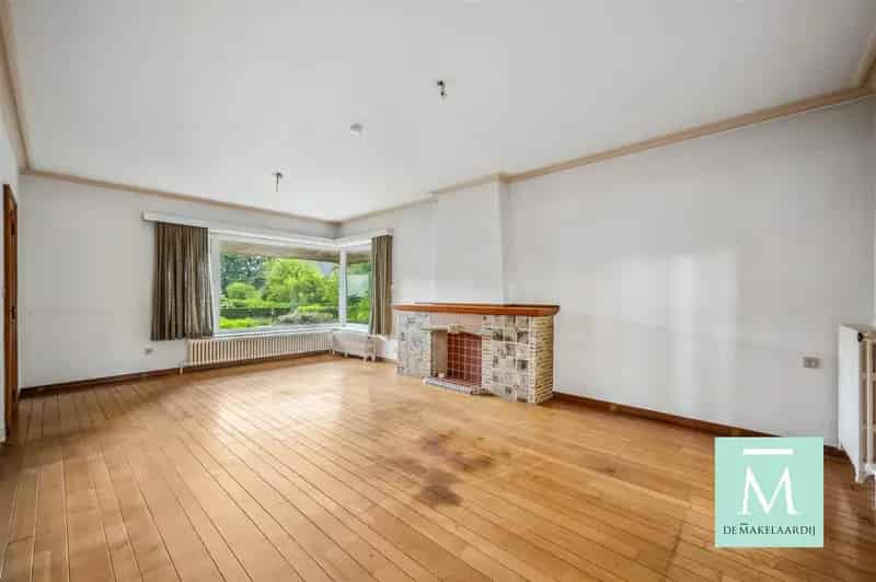 Te renoveren villa op een zeer uitgestrekt perceel van bijna 20 are