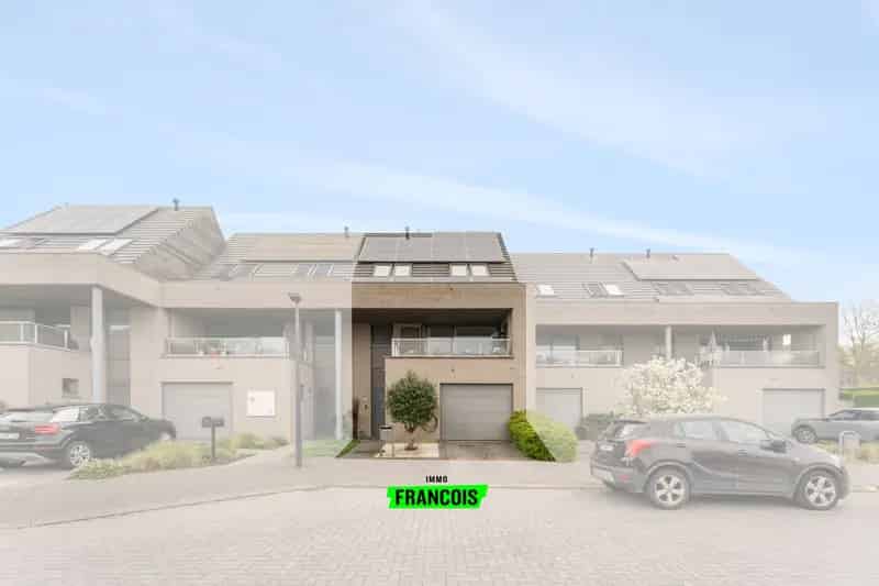 Instapklare en uitzonderlijk afgewerkte bel-etagewoning met 4 slaapkamers te koop in Blankenberge