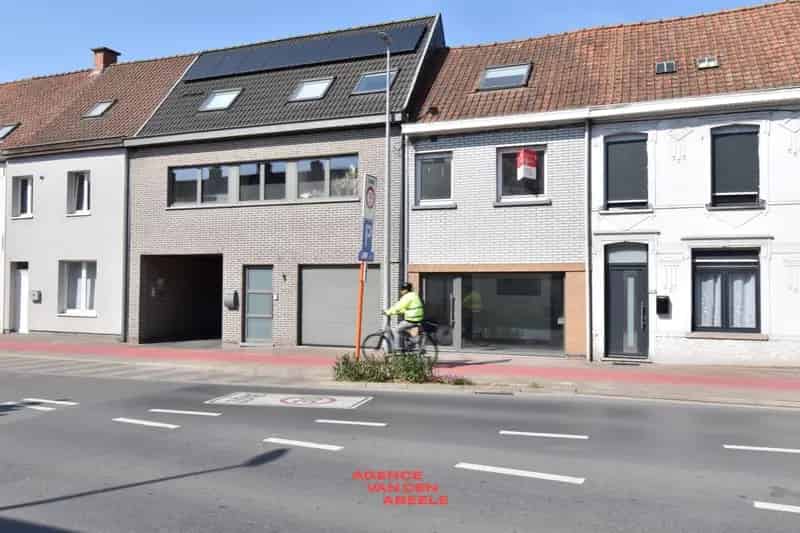 Commercieel gelegen woning met 4 slaapkamers en tuin