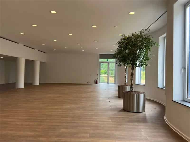 Vernieuwde technieken - Aan op- en afrit Gent Zuid - 815m² of 926m²