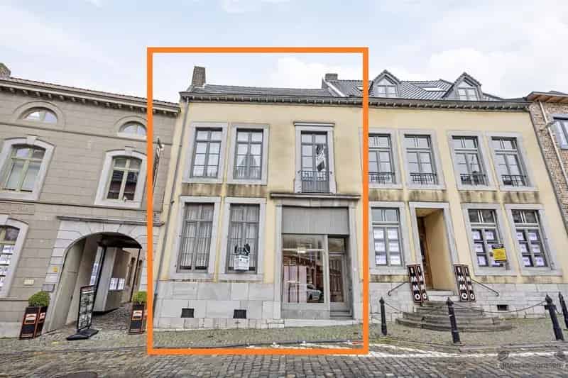 Voormalig kanunnikenhuis met achterliggend perceel.