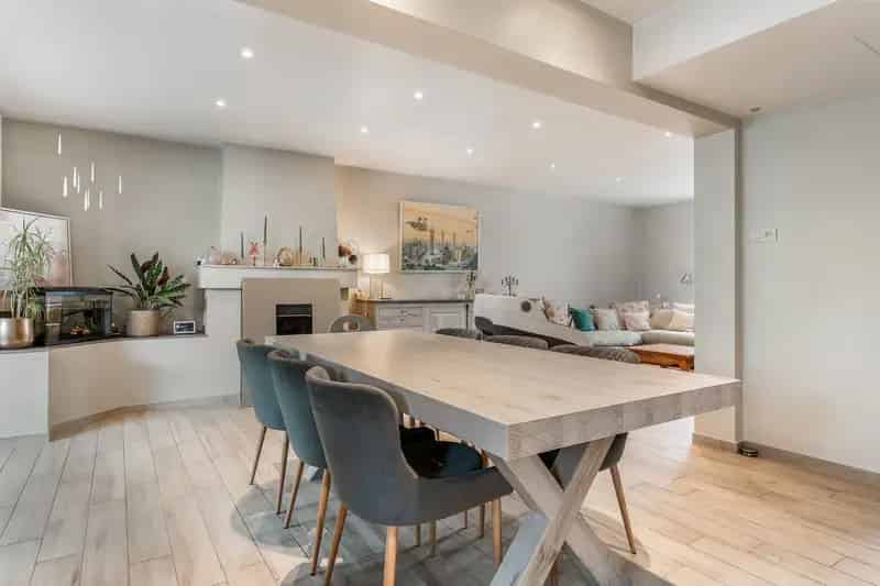 Instapklare woning met werkplaats te Vroenhoven