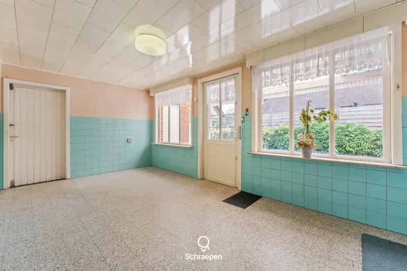 Uitstekend gelegen renovatiewoning met 3 slpks op perceel van circa 11 are te Zonhoven!