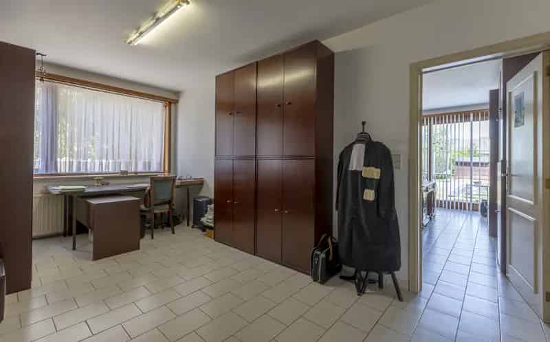 Karaktervolle woning met bureau in centrum Ternat