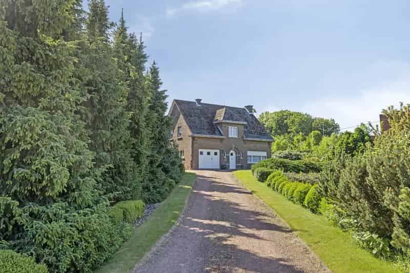 Vrijstaande Villa te Huur Toplocatie Renovatie Praktijk of Verkaveling