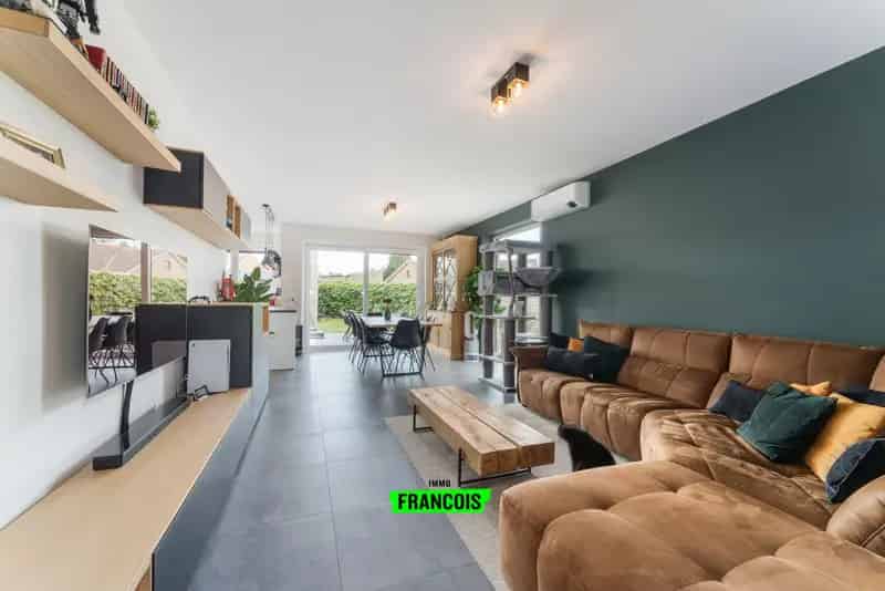 Gezellige halfopen woning in landelijke stijl nabij het centrum van Eernegem