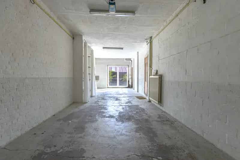 Ruime ééngezinswoning met grote garage en 4 slaapkamers.