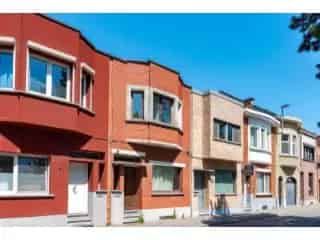 Huis te koop Hoboken - Renovatieproject met 3 slaapkamers en tuin