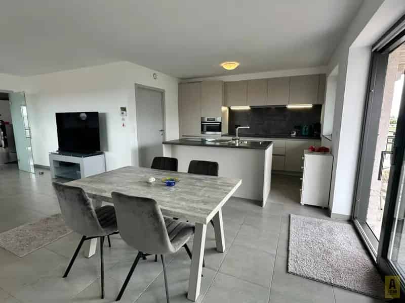 Appartement te huur 2 slaapkamers ruim terras garage