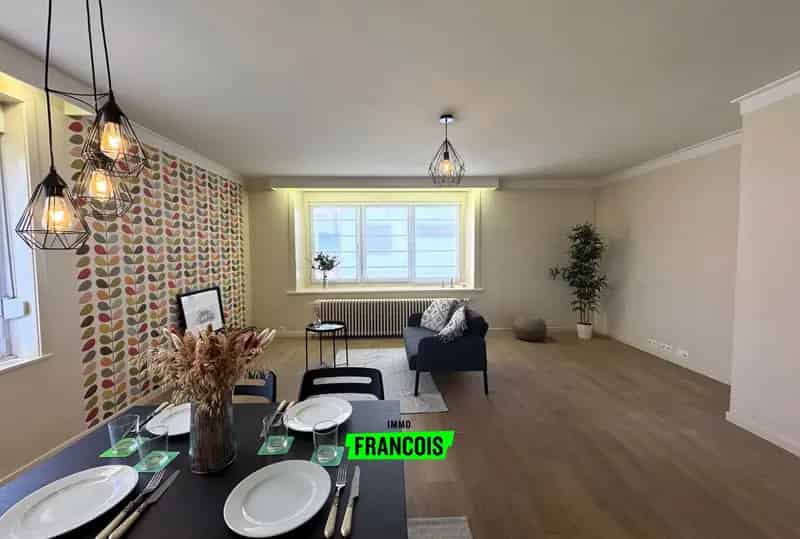 Hoekappartement met terras en garage te koop Waregem