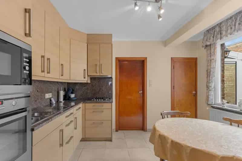 Karaktervolle 4 slpk. woning met doorgang naast het huis