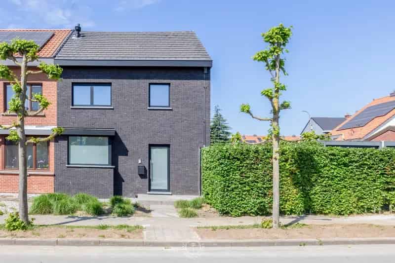 Instapklare moderne woning met dubbele garage in rustige woonwijk