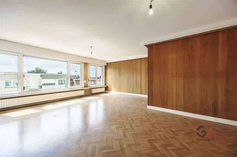 Appartement te koop: Rustig 2 slaapkamer appartement met garage