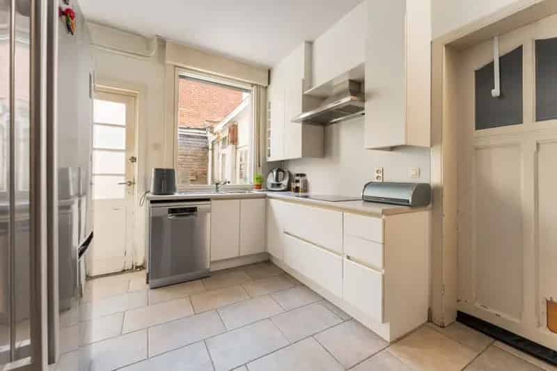 Woning met praktijkruimte, werkplaats en appartement!