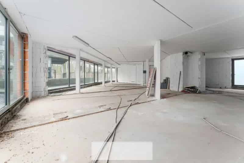Nieuwbouw handelsruimte te koop in Residentie Albatros Waregem