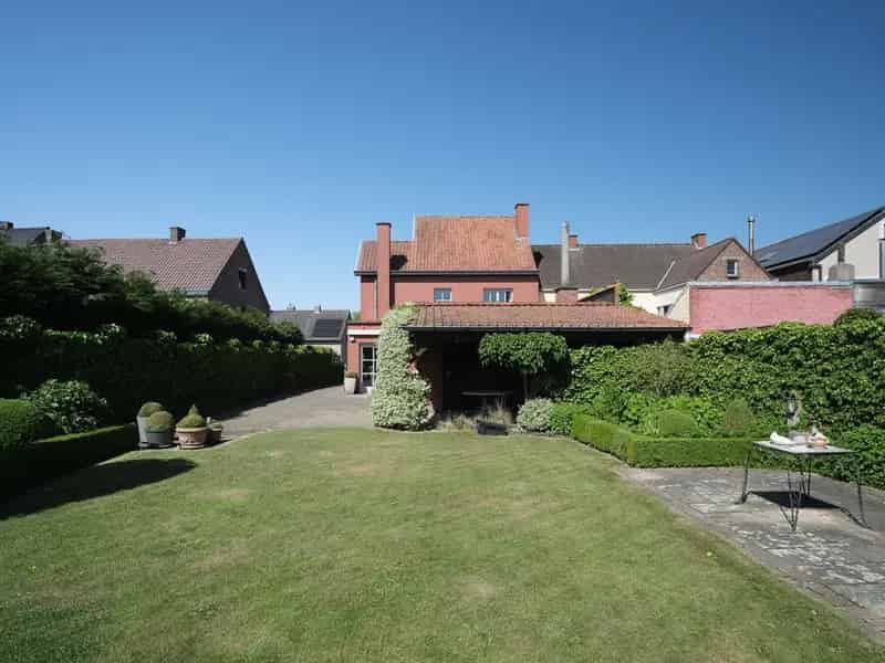 Op te frissen woning vlakbij Merelbeke