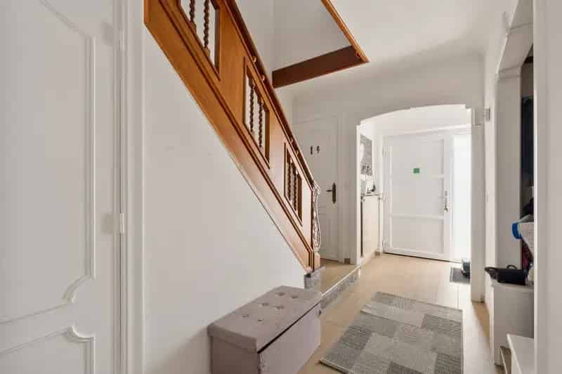 RUIME WONING OP 439M² MET 3 SLPKS, RUSTIGE LIGGING EN GROTE TUIN