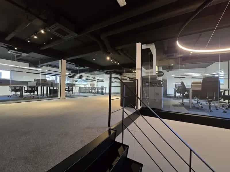 Afgewerkte kantoorruimte van 150m² in Genk!
