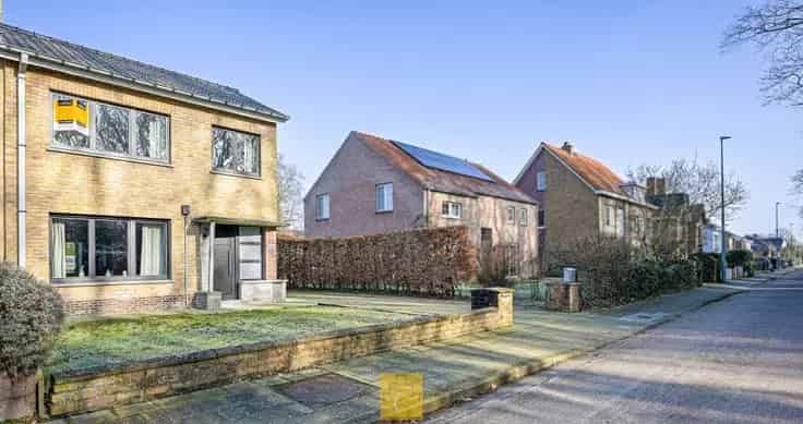 Huis Te Koop Halfopen Bebouwing Grote Tuin 4 slaapkamers