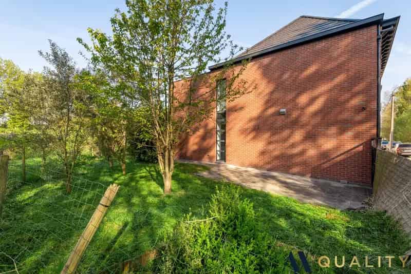 Halfopen bebouwing met tuin