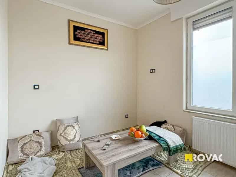 Verder te renoveren woning met mogelijkheden op de grens Izegem - Roeselare