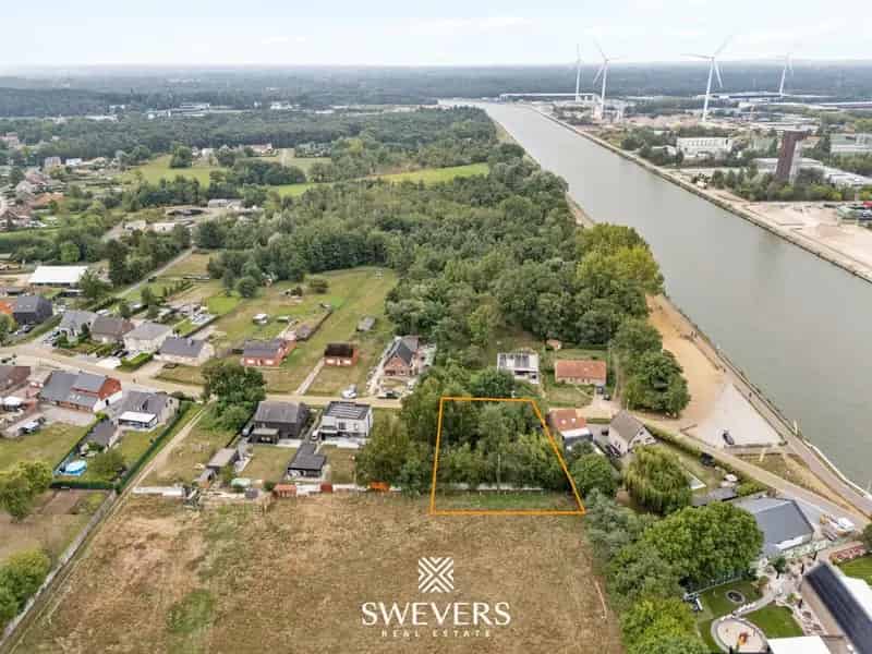 Knappe bouwgrond voor riante woning op 16a10ca in Viversel