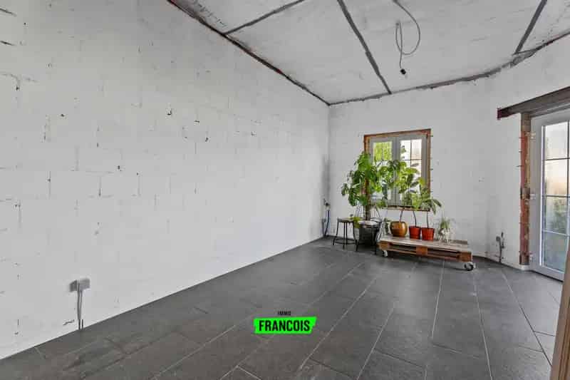 Charmante woning op 3000m² in Roesbrugge.