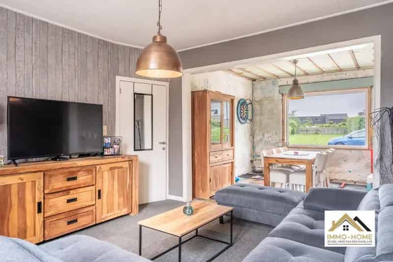 Te renoveren woning net buiten centrum te Wachtebeke