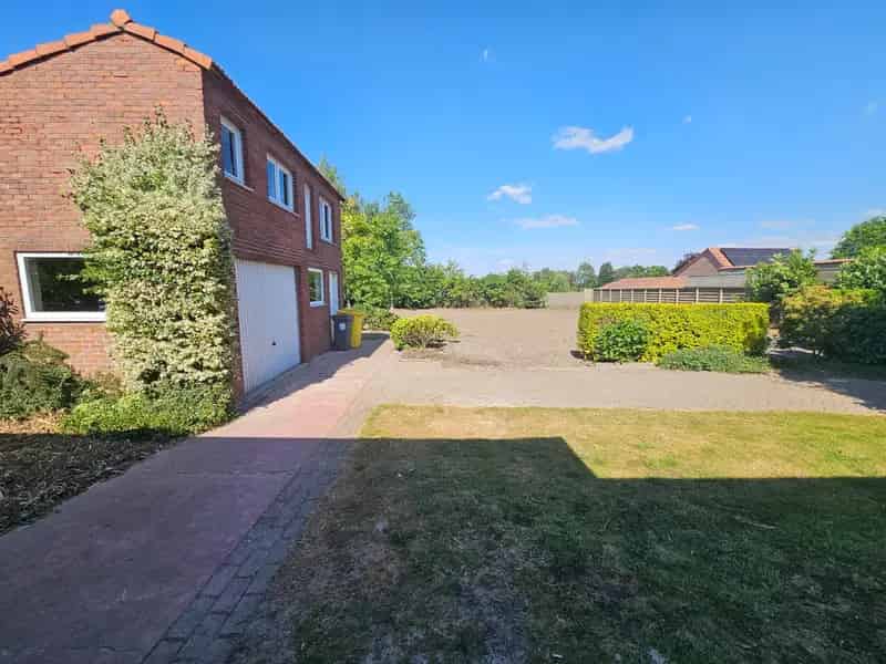 Gerenoveerde Laagbouwwoning 3 Slaapkamers Garage Ruime Tuin