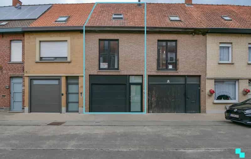 Totaal gerenoveerde woning met garage te centrum Roeselare