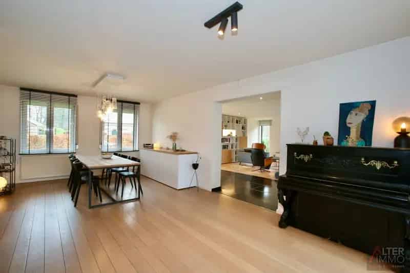 VERKOCHT! Instapklaar, gerenoveerd landhuis (205m2 NBO) met 3 slaapkamers, inpandige garage, zonnepanelen en een uitstekend EPC op een perceel van 8a 16ca - uitstekende ligging vlakbij Zolder centrum.