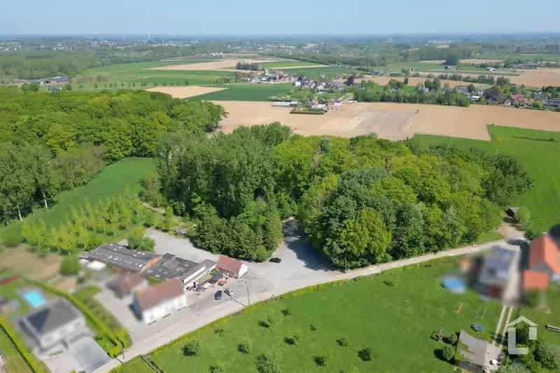 Prachtig terrein voor 2 halfopen bebouwingen met grote tuin