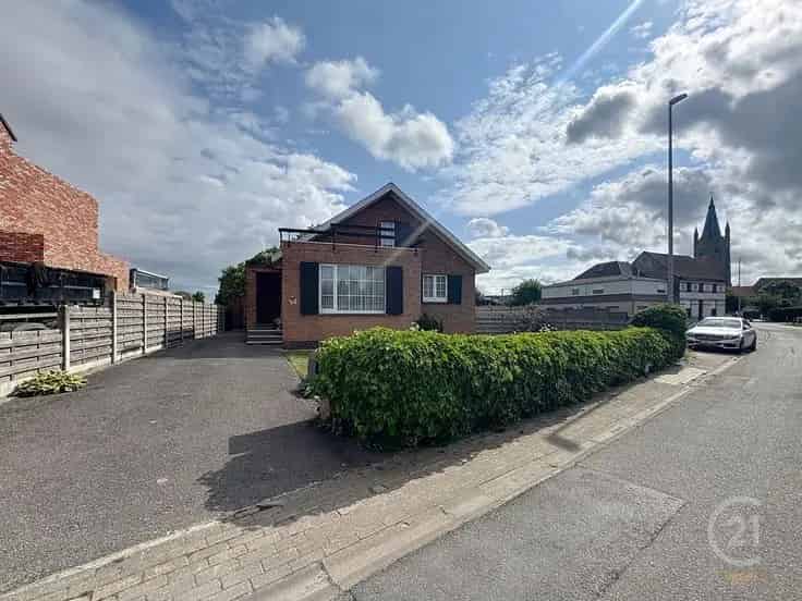 Huis Te Koop Leffinge: Ruime woning met tuin te renoveren