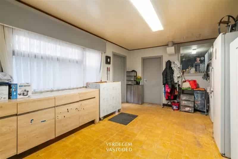 Te renoveren halfopen woning met 3 slaapkamers en tuin