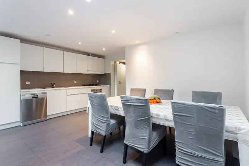 Ruime woning met 5 slaapkamers, 2 badkamers en een grote tuin 8452141