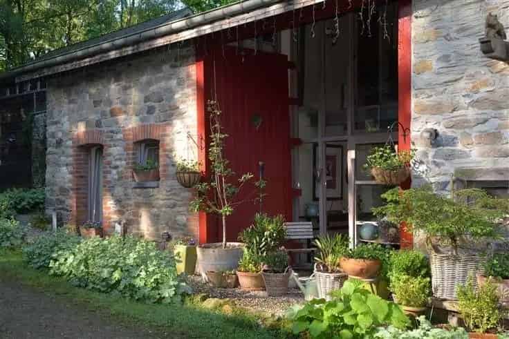 Huis Te Koop Ardennen: Ferme Rénovée avec Studios et Atelier