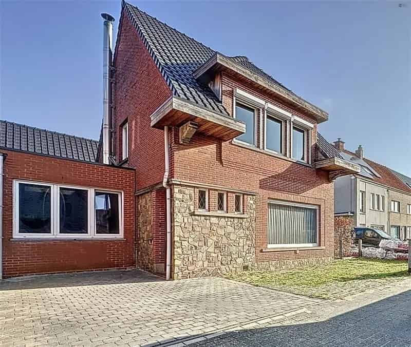 Open bebouwing met 4 slp en magazijn (144 m²) op perceel van 563m²!
