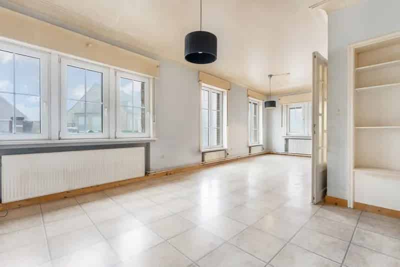 Te renoveren woning + evt. loods te Zichen