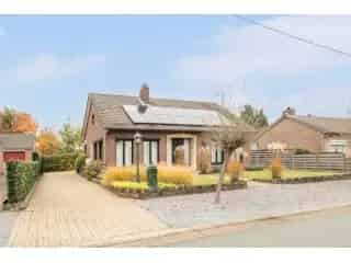 Huis te koop Neeroeteren - Rustige ligging - Mooie tuin - 16 zonnepanelen