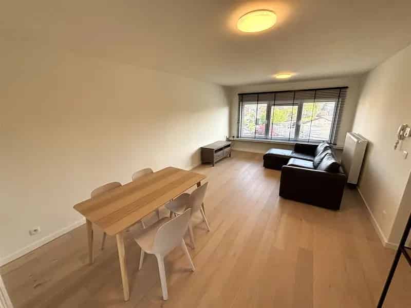 Prachtig 2-slaapkamer appartement en autostaanplaats en fietsenberging