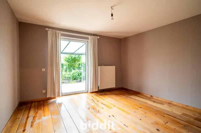 RUIM GELIJKVLOERS APPARTEMENT