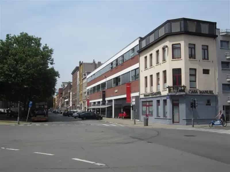 Handelshuis met GROEIHUUR op commerciële hoek