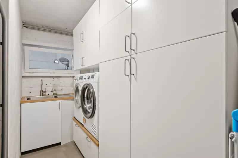 Ruime woning met veel mogelijkheden en zeer grote tuin!