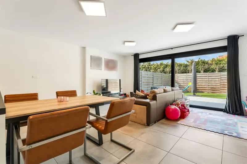 PERFECT ONDERHOUDEN EN INSTAPKLARE WONING MET 3 SLAAPKAMERS EN INPANDIGE GARAGE TE OLMEN