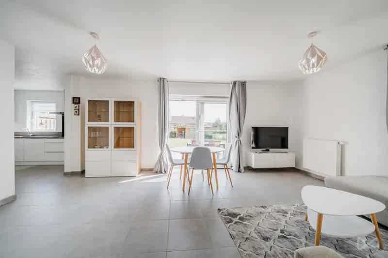 Huis met drie slaapkamers in Aye