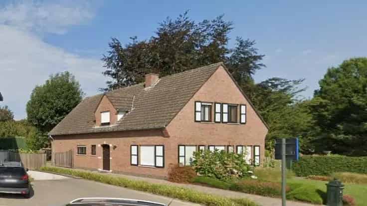 Huis Te Koop: Ruime Villa 224m² met Dubbele Garage