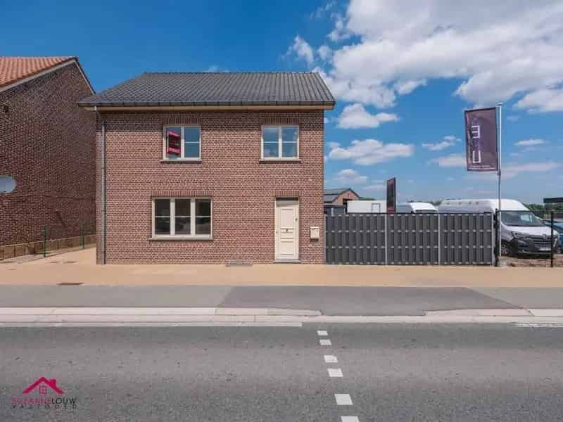 Stijlvol gerenoveerde verrassend ruime vrijstaande woning