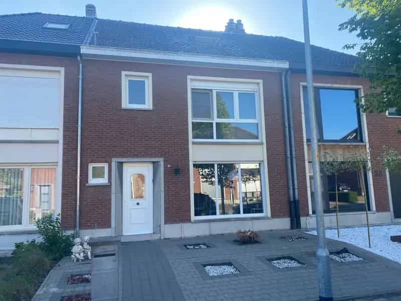 Huis te huur 3 slaapkamers bureau terras