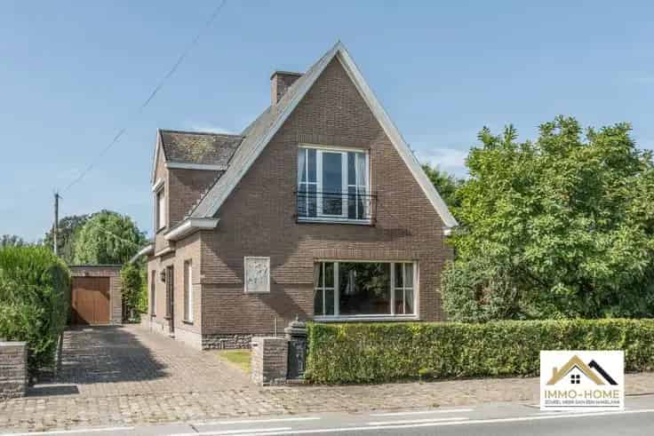 Huis Te Koop Zaffelare: Op te frissen woning met 3 slaapkamers en garage